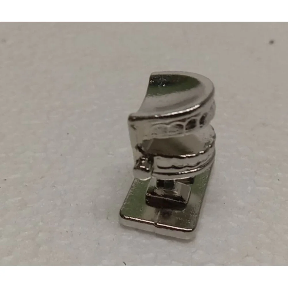 Scene It? - Whined-Up Mouth - Metal Game Piece - 2007 - USED